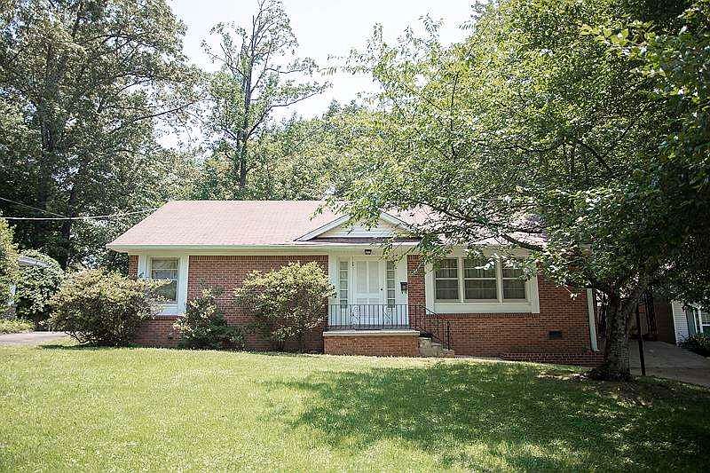 1st image of 924 W Forest Ave