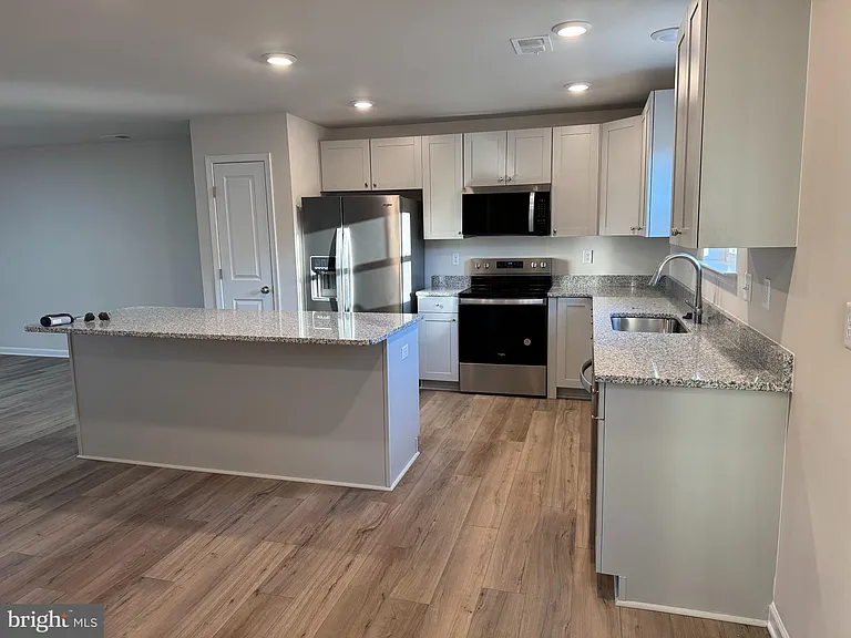 657 R Wilson Loop — Photo 3