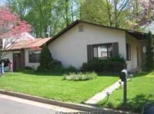131 Avondale Dr, Sterling, VA 20164