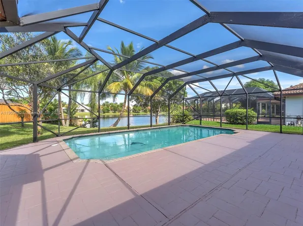 7431 NW 39th St, Lauderhill, FL 33319