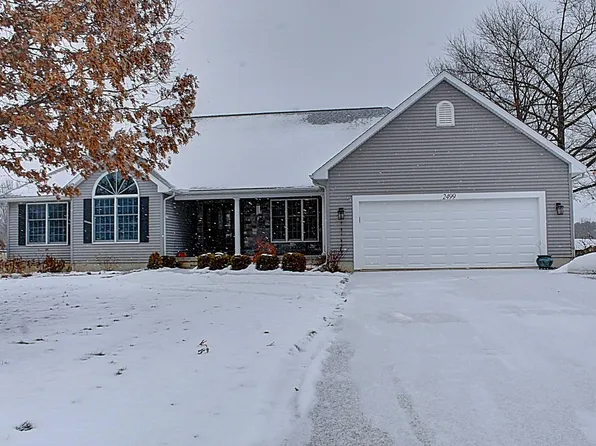 2499 Crestwood Dr, Adrian, MI 49221