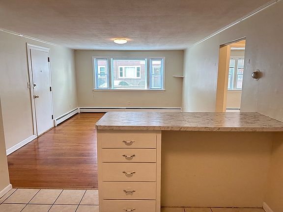 2nd image of 49 Laighton St APT 4
