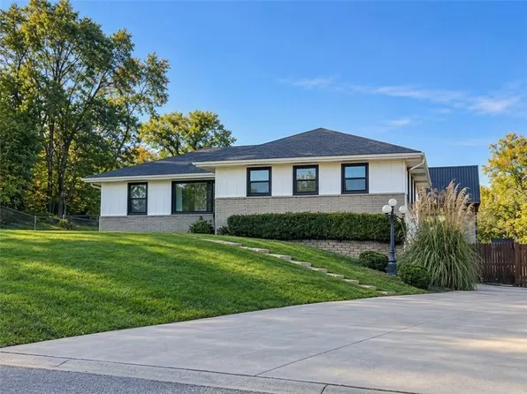 5815 Oak Grove Rd, Kansas City, KS 66106