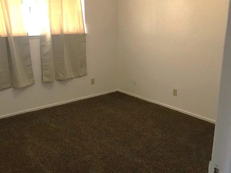 440 Cheyenne Cir — Photo 7
