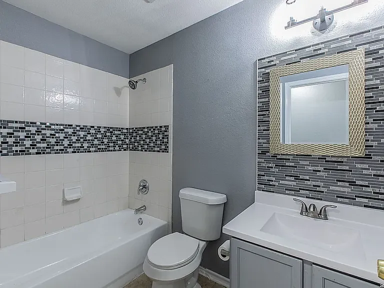 5835 Midcrown Dr — Photo 11