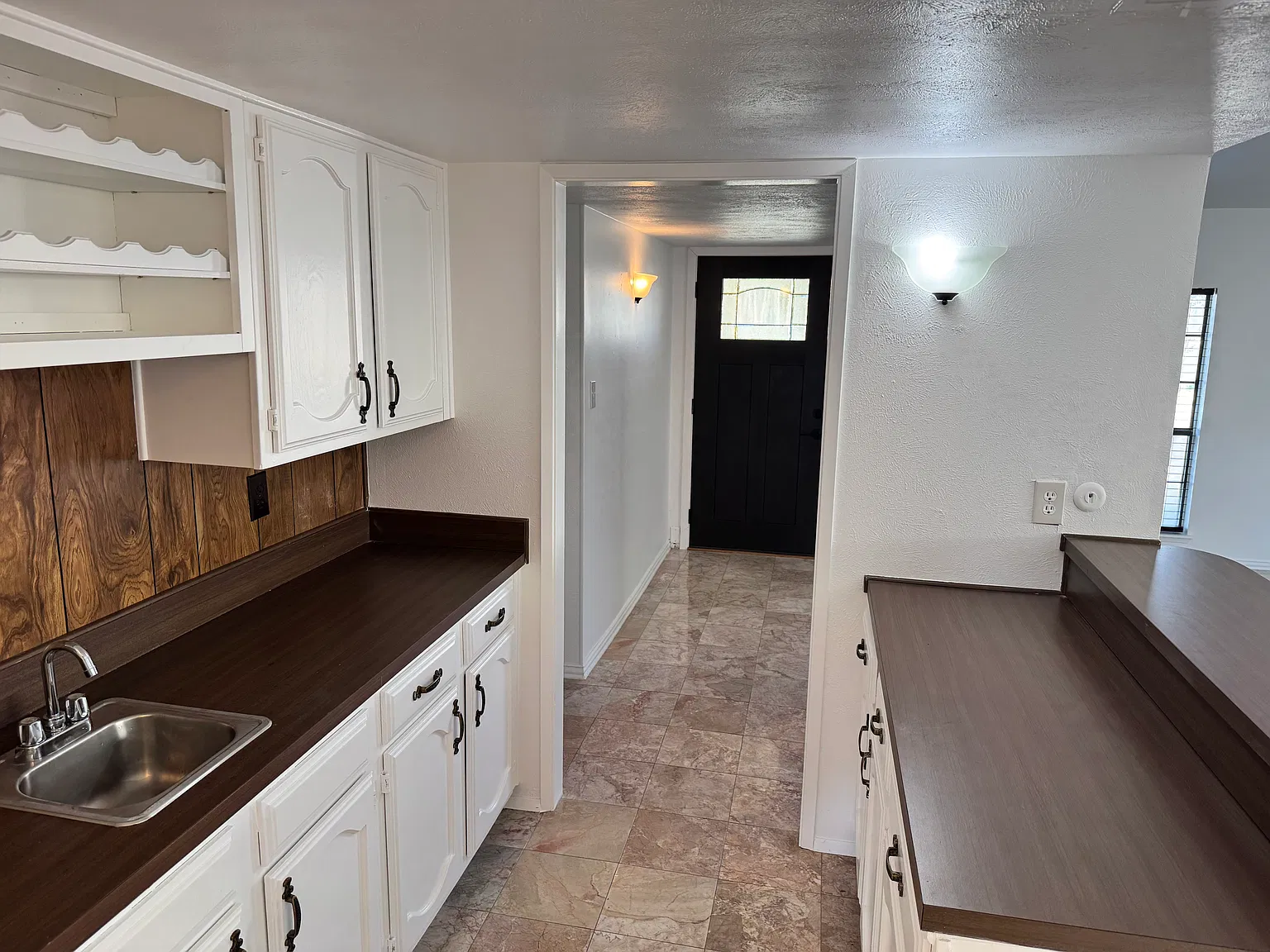 4 bed, 2110 sqft, $2,300 — Photo 4