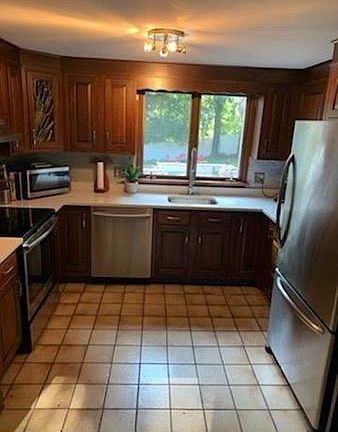 5th image of 45 Gibbens St
