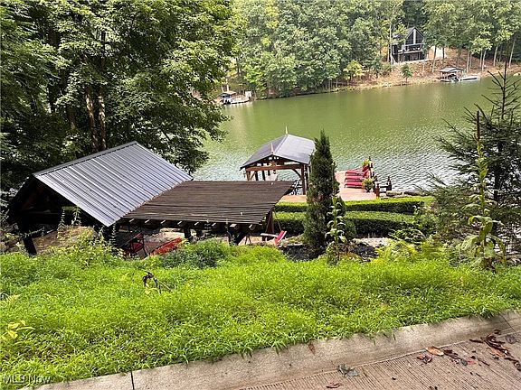 4th image of 815-817 W Buckhorn Dr