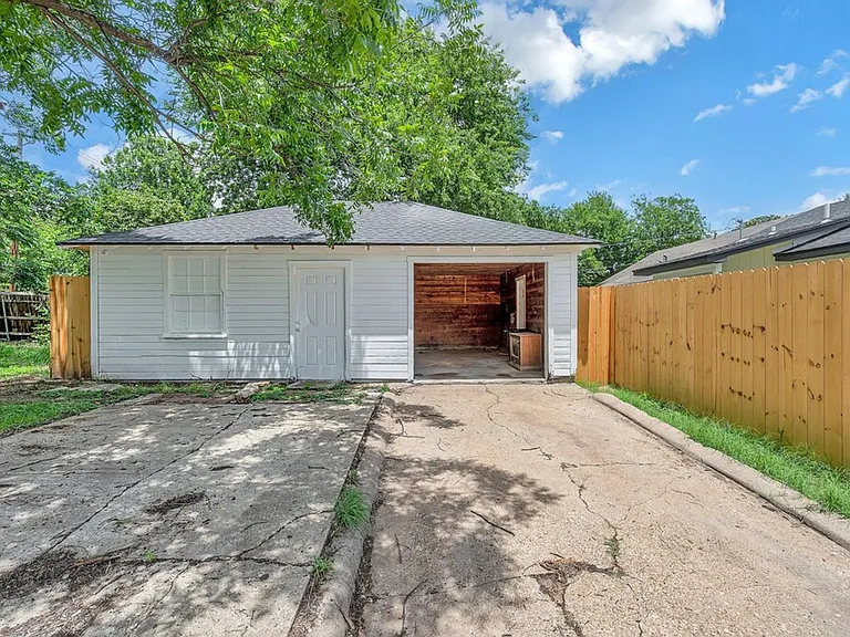 2525 Cole Ave — Photo 23