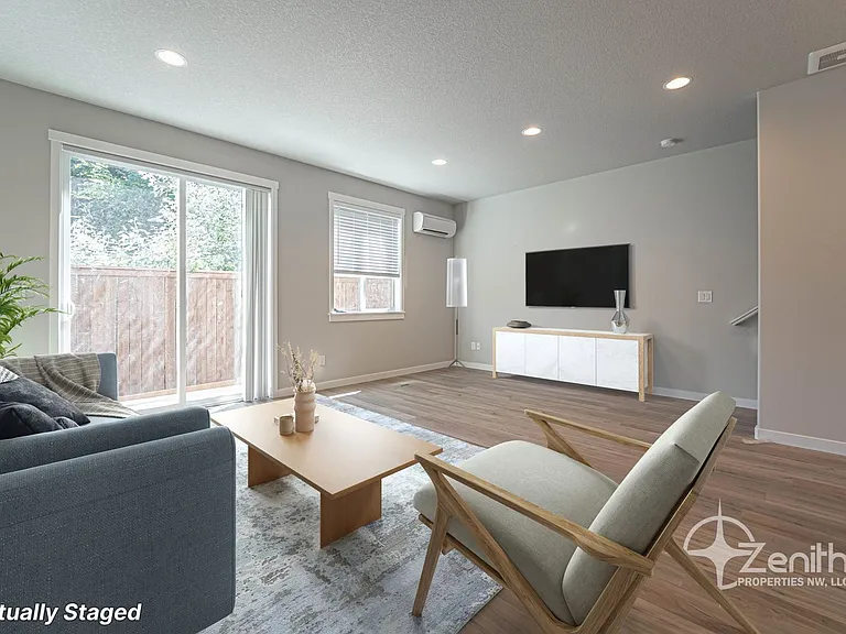 4919 NE 2nd Ct — Photo 3