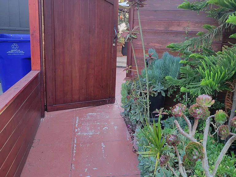 3716 Robinson Pl — Photo 2