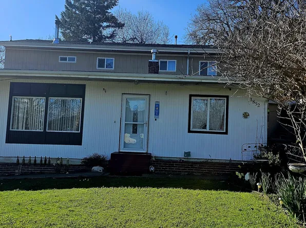 1852 NW Dogwood St, Roseburg, OR 97471