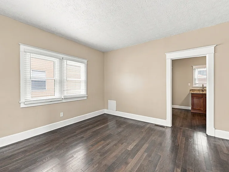 2942 Macpherson Ave — Photo 6