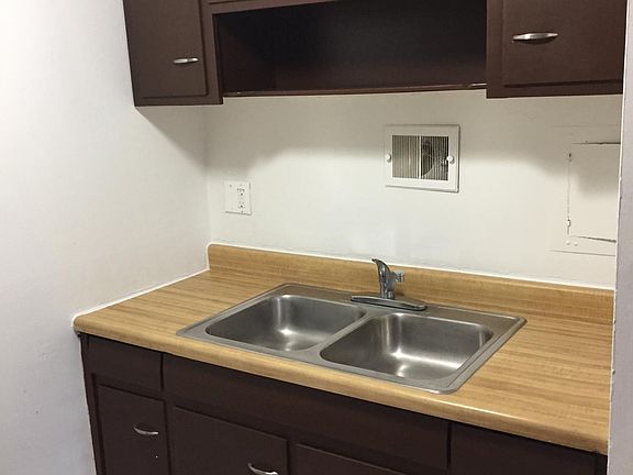 4th image of 1380 Clarence Ave