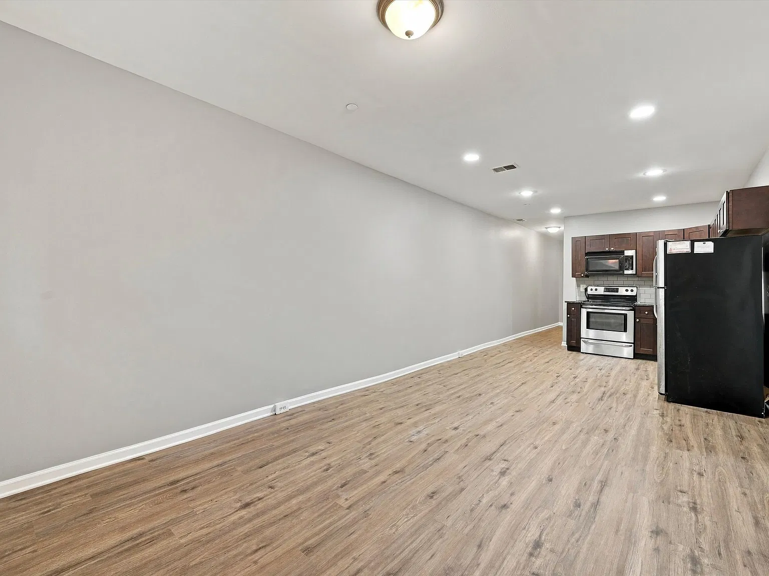 2261 N Park Ave — Photo 3