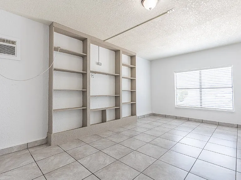 5702 Sunrise Laurel — Photo 17