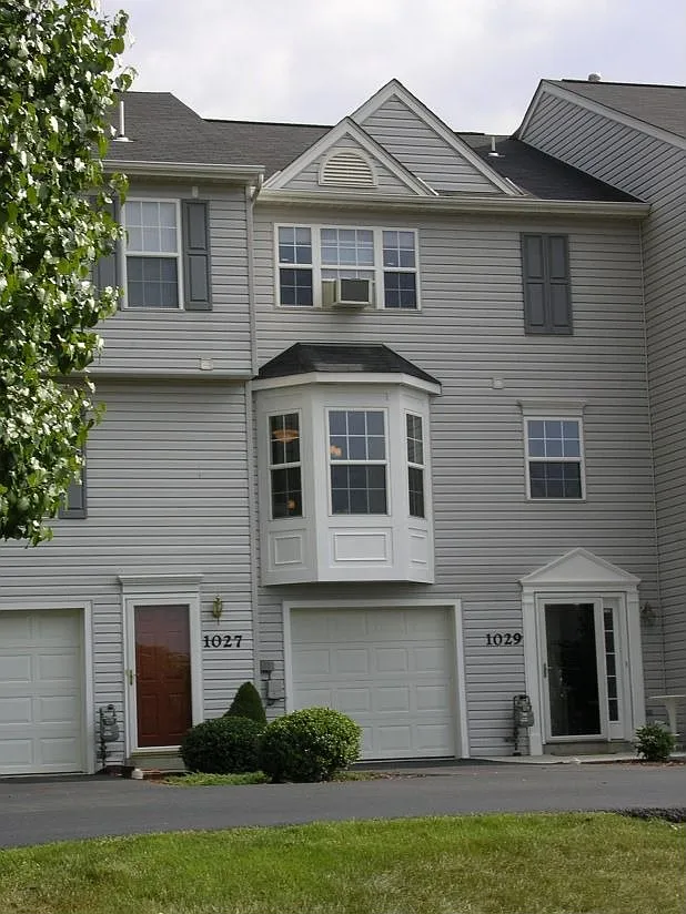 1029 Royal Dr photo 1