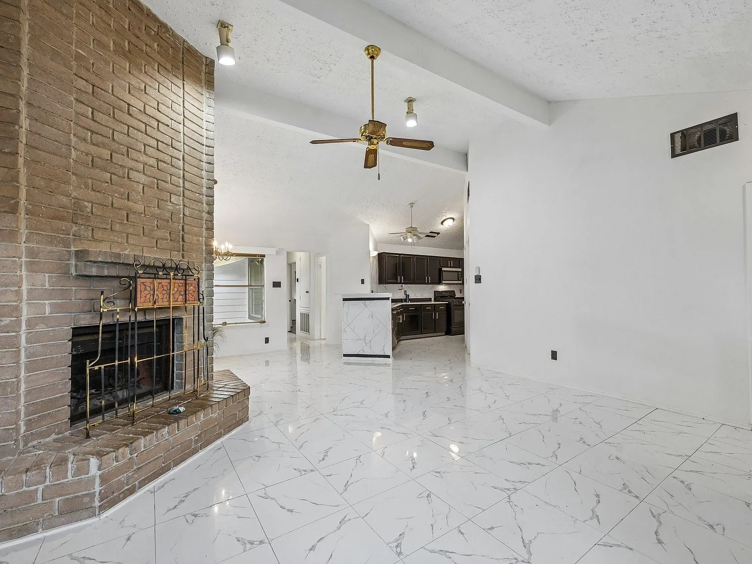 2 bed, 2.0 bath, 1152 sqft, $1,495 — Photo 4
