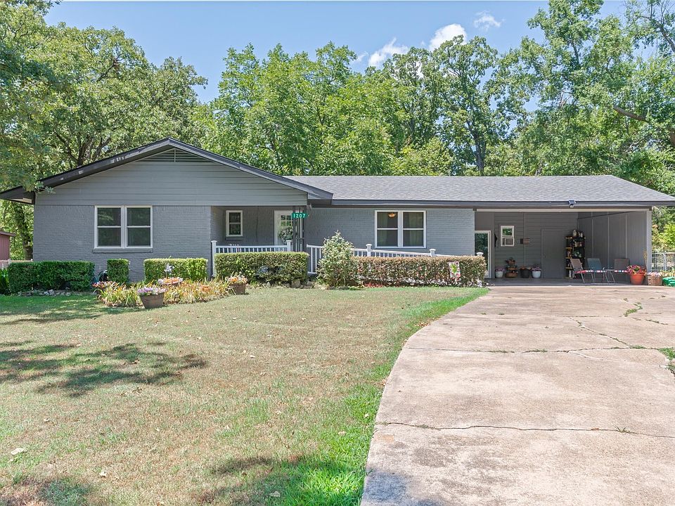 1st image of 1207 Lakeside Dr