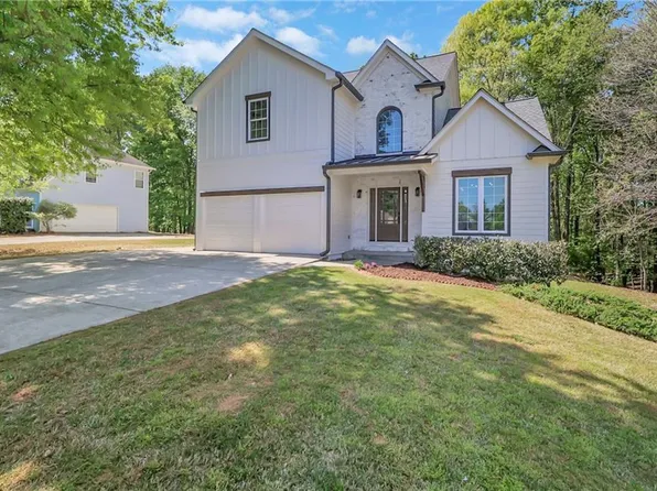 6259 Spring Lake Dr, Flowery Branch, GA 30542