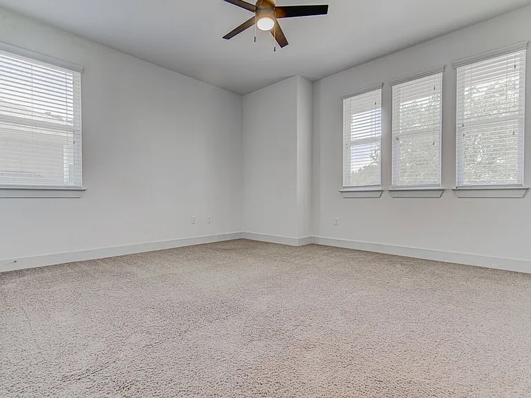 2117 Maxwell Ln — Photo 24