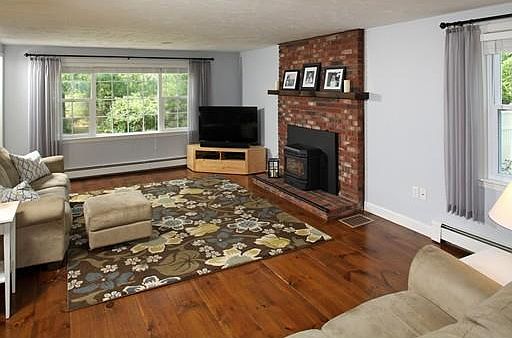 5th image of 745 Summer St