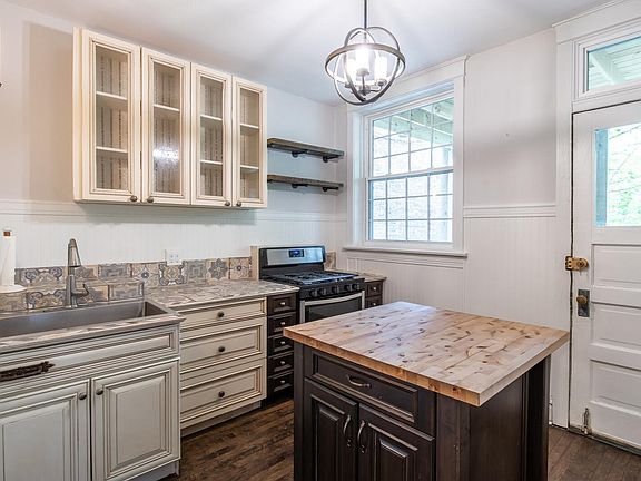 4th image of 712 W Buena Ave #1