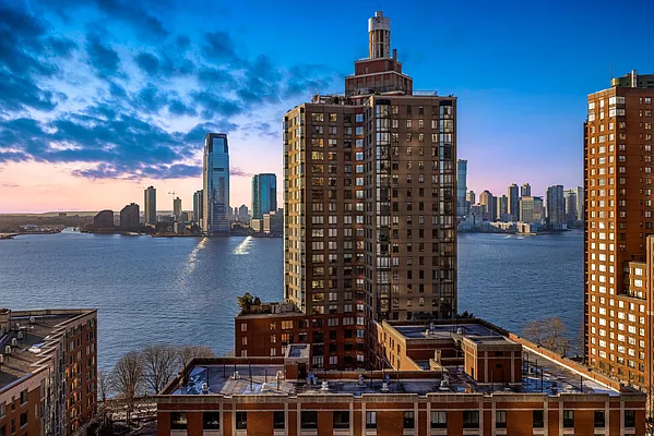 Rented by Compass | media 23