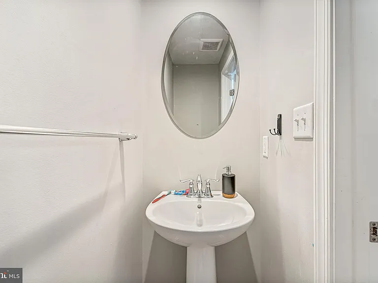 205 Dalton Dr — Photo 7
