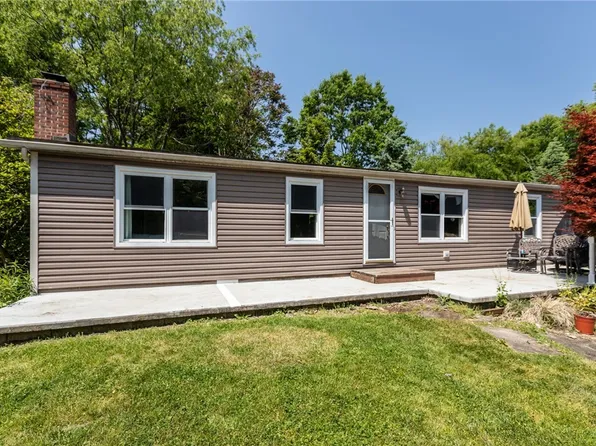 208 Hartzell Rd, Zelienople, PA 16063