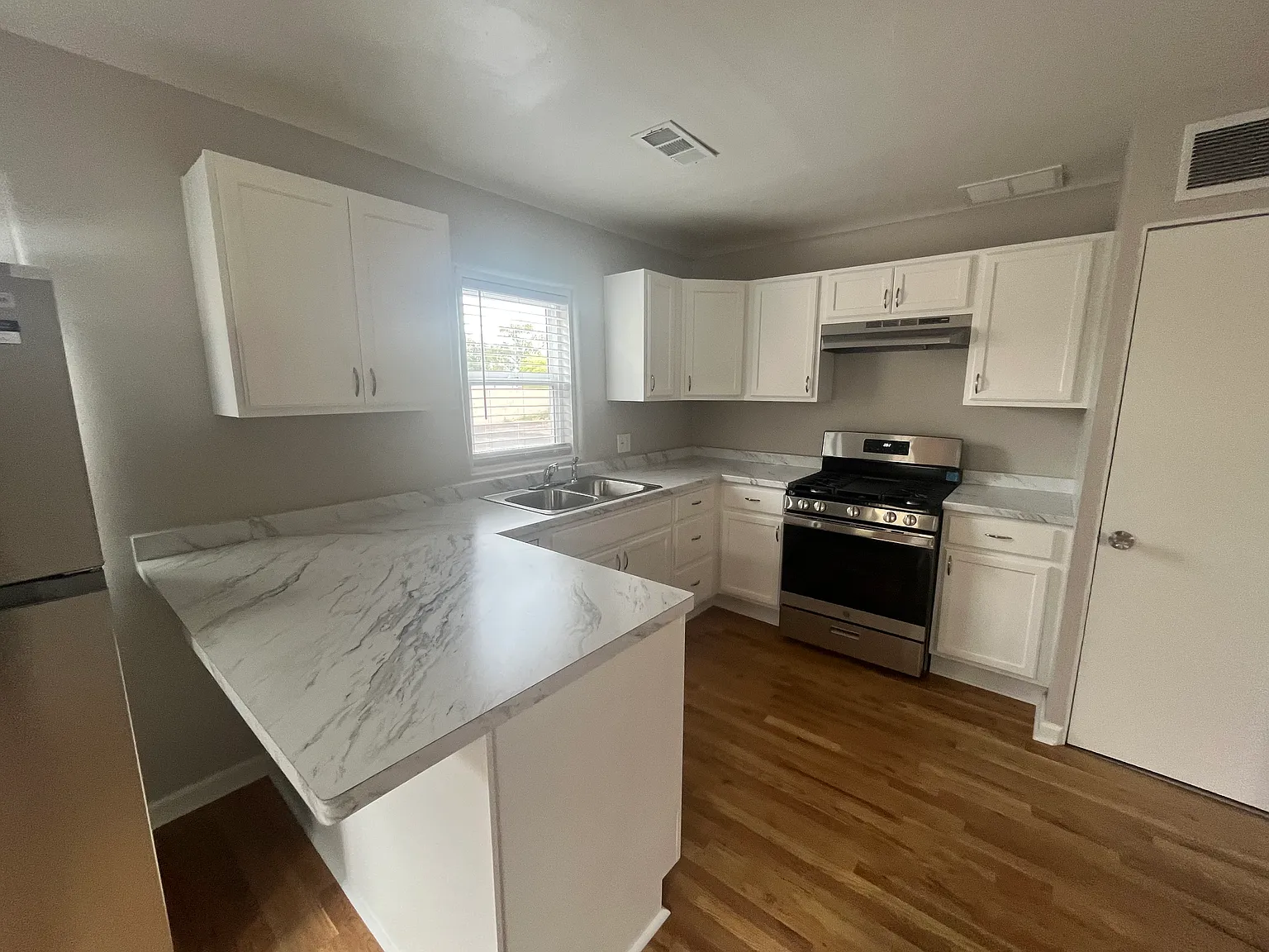 Just Renovated 2 Bedroom Home Across from La Mesa Elementary — Photo 3