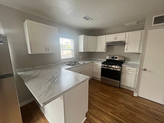 3rd image of 337 Espanola St NE