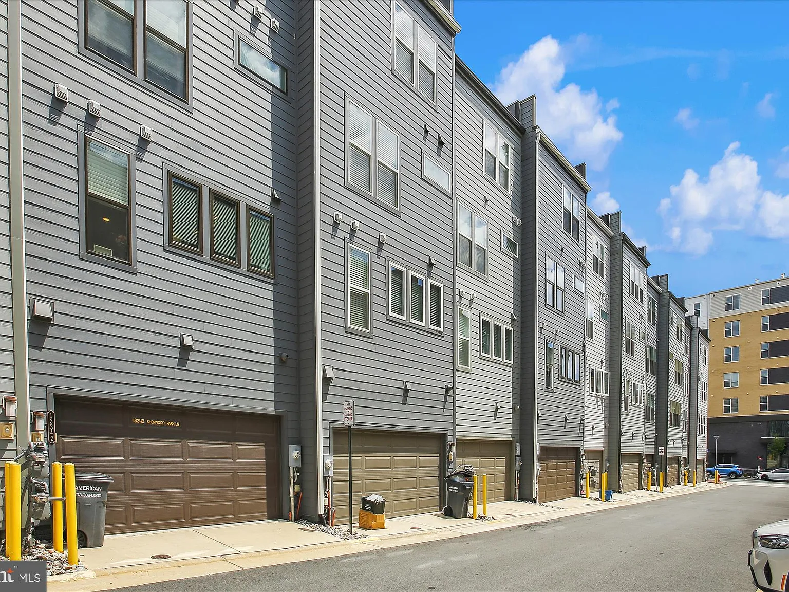 3 bed, 5.0 bath, 2718 sqft, $3,500 — Photo 3
