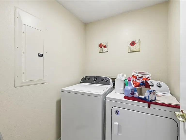 471 Scottsdale Cir — Photo 13
