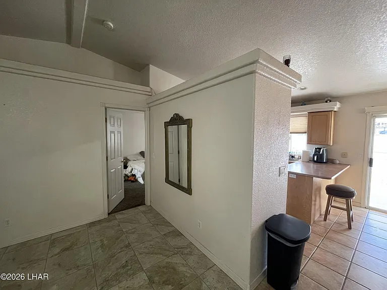 1071 Rolling Hills Dr — Photo 4