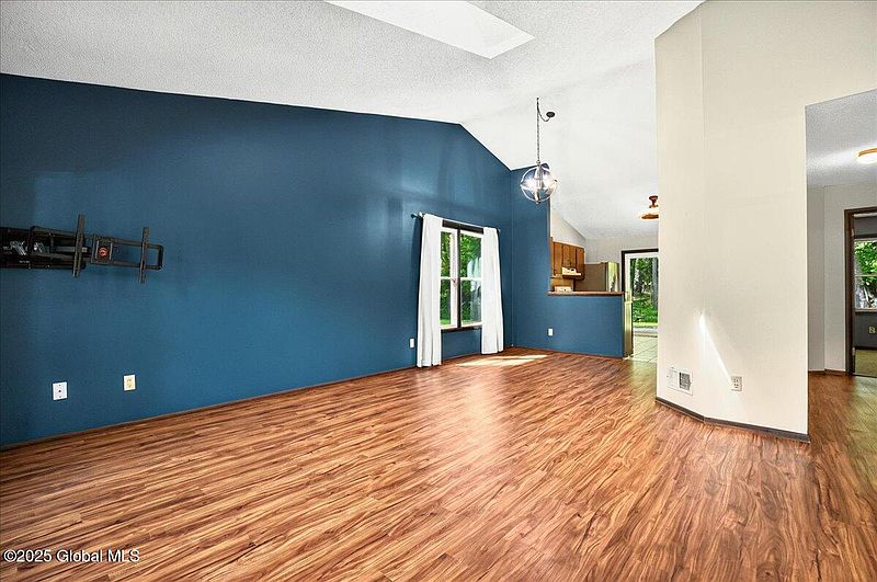 5th image of 58 Westchester Drive