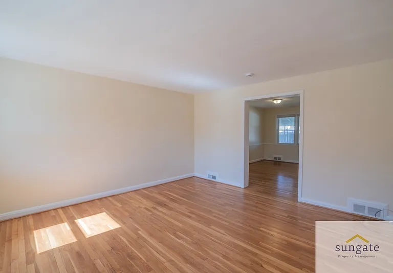 1444 Meridene Dr — Photo 3