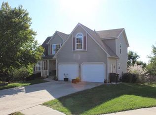 408 Maple Ct, Lansing, KS 66043
