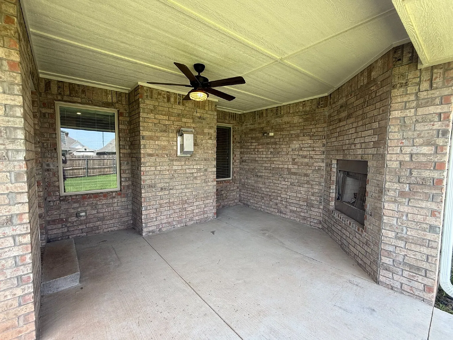 4 bed, 2.0 bath, 1800 sqft, $2,350 — Photo 3