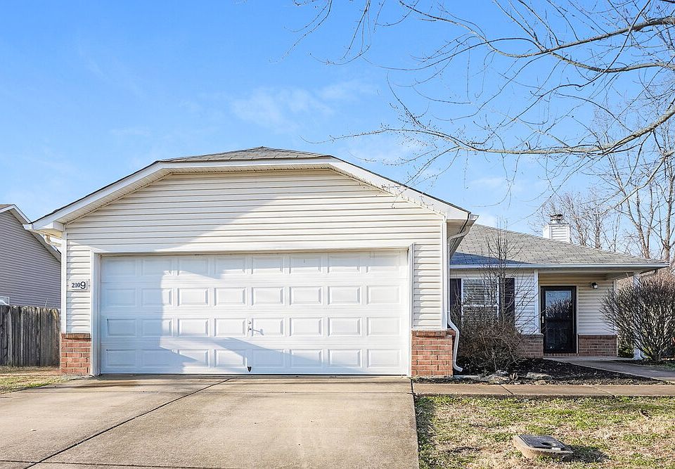 1st image of 2109 Carlton Ln