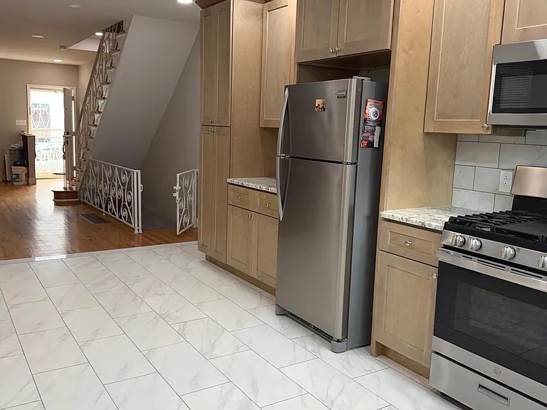 2126 S Iseminger St — Photo 7
