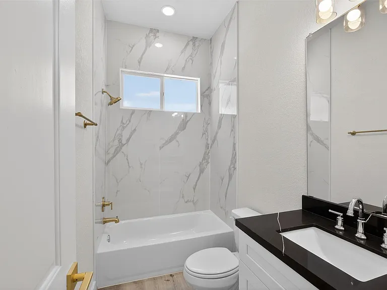5906 Saint Augustine St #F — Photo 22