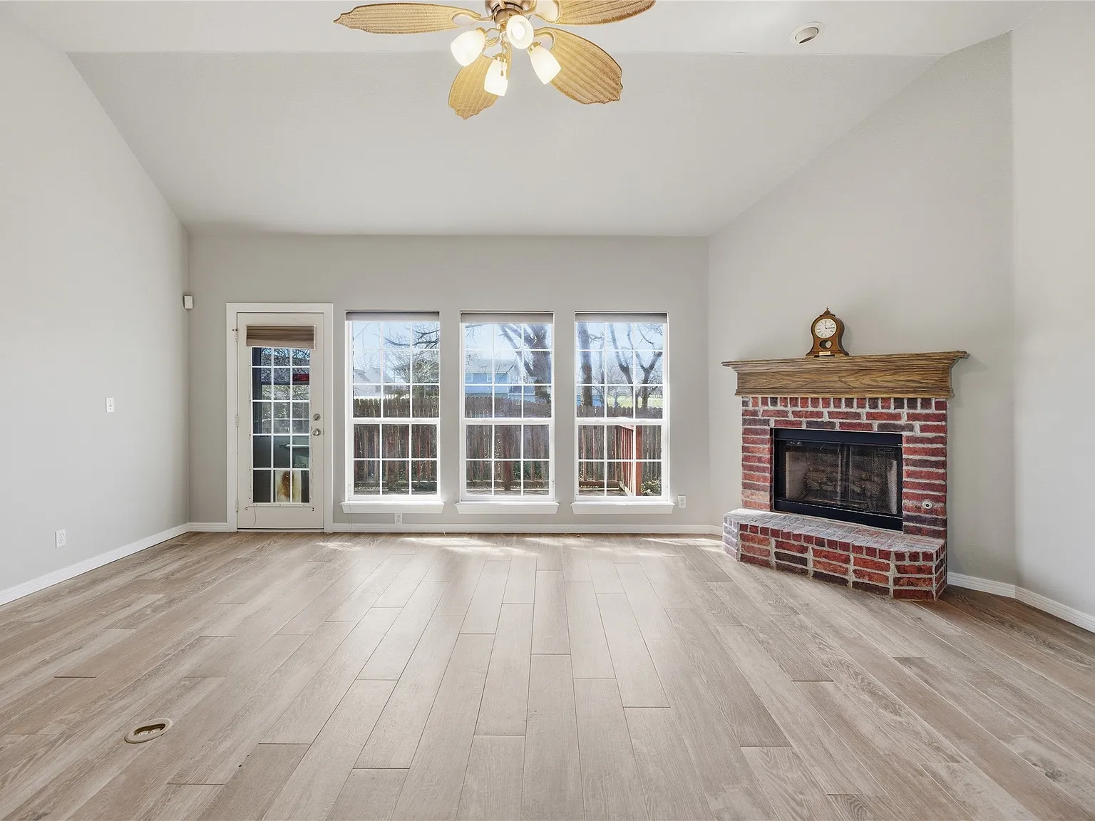 3 bed, 2.0 bath, 1994 sqft, $2,200 — Photo 4