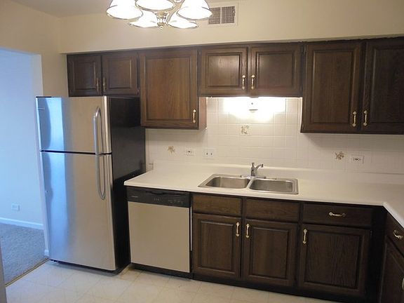 5th image of 5014 Church St APT 402