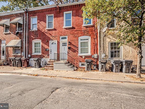 2nd image of 1013 N Spruce St