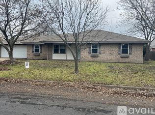 2108 N Village Dr, Bonham, TX 75418