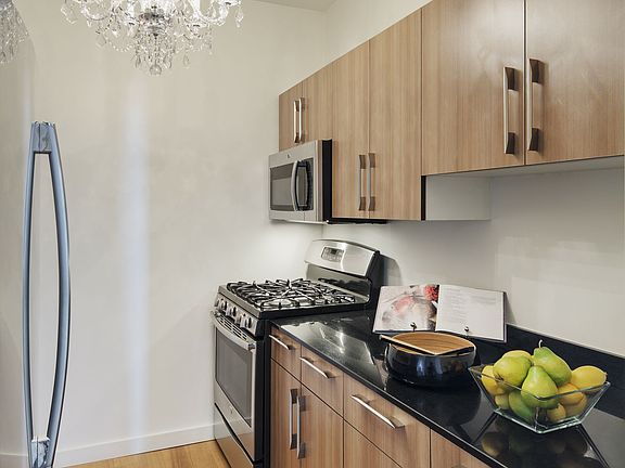 3rd image of 1 West St APT 2041