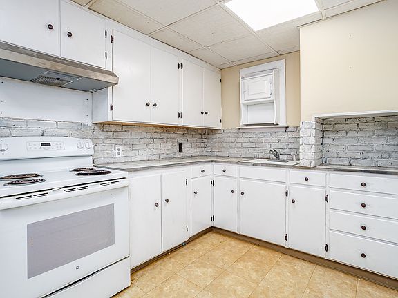 3rd image of 124 Highland Ave