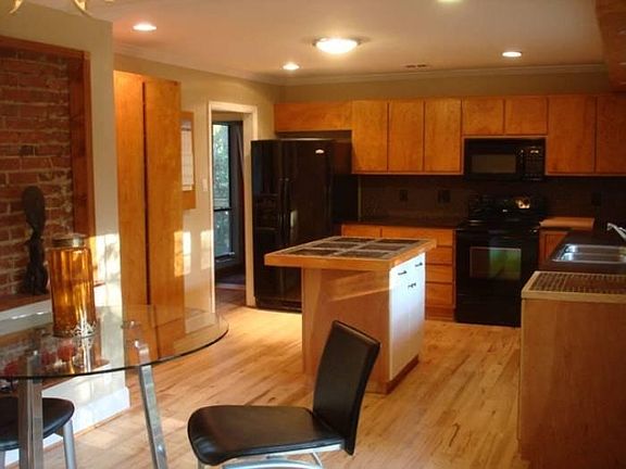 kitchen and bfast nook