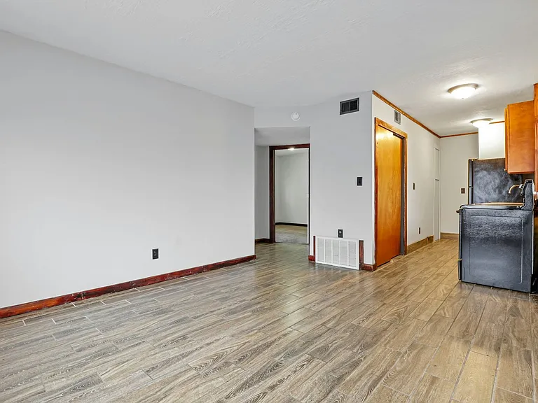 454 E 16th Ave #A — Photo 4